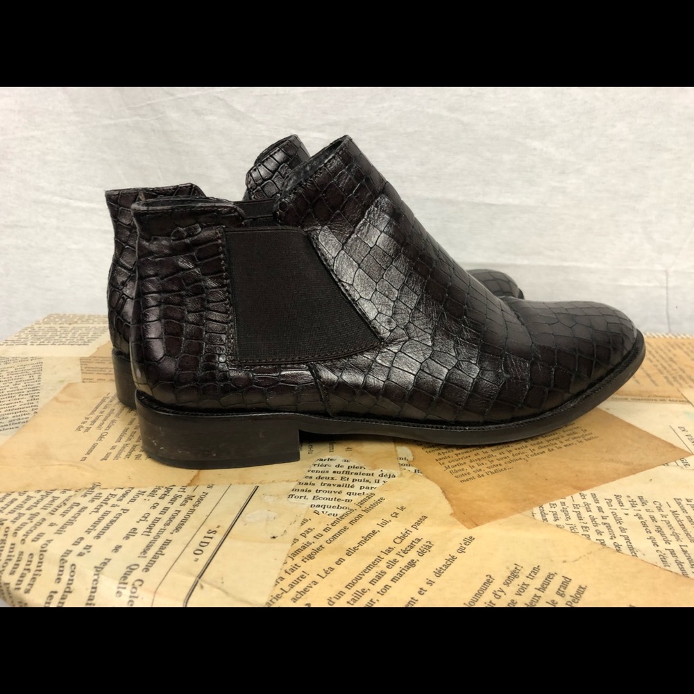 Vera Gomma crocodile booties